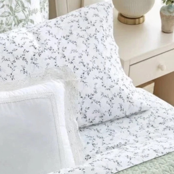 Laura Ashley FULL Sheet Set ~ Floral Vines Black & White 4pc Cotton - Picture 2 of 6